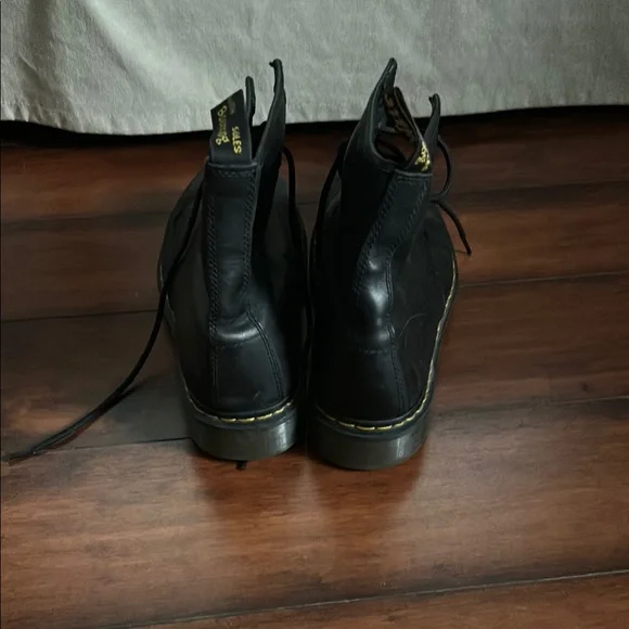 Dr. Martens Black Leather Boots for Men - Picture 4 of 8